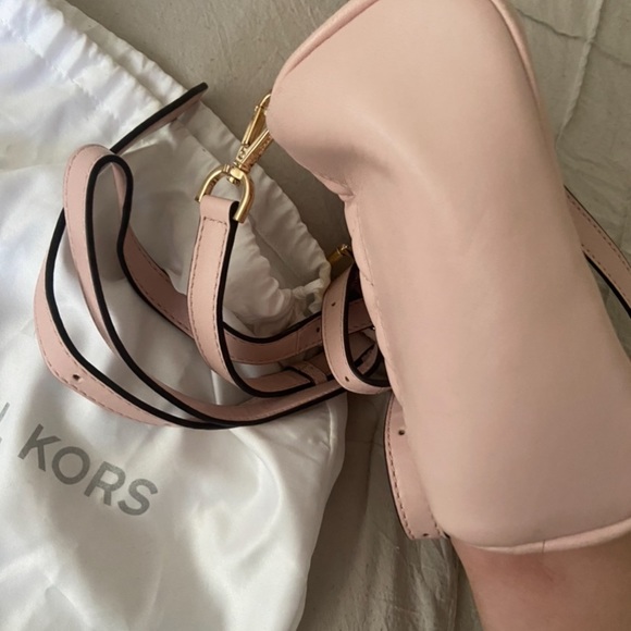Michael Kors mini back pack 🤍✨ - Picture 2 of 6